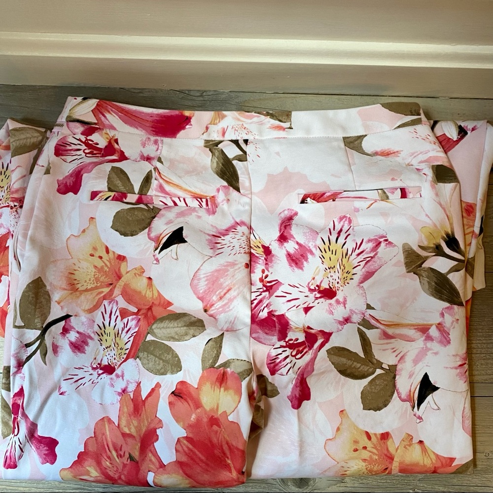 Calvin Klein Floral Pants, Size 4 - Picture 8 of 11